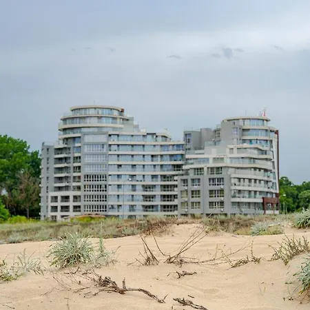 アパート Aparthotel Primorsko プリモルスコ