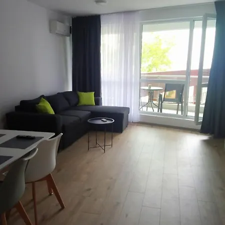 Aparthotel Primorsko アパート