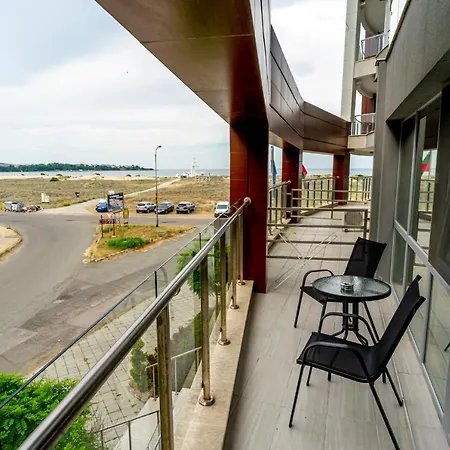 Aparthotel Primorsko プリモルスコ