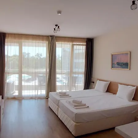 Aparthotel Primorsko アパート プリモルスコ