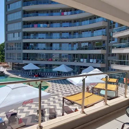 Aparthotel Primorsko プリモルスコ