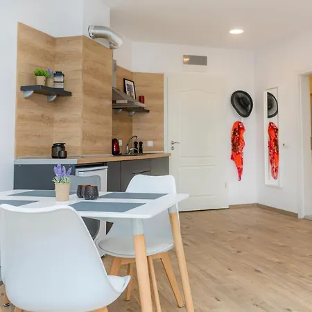 Aparthotel Primorsko Apartment 4*